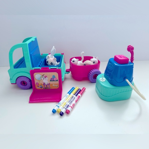 Crayola Grooming Truck and Pet Mobile Spa with Accessories Lot - Picture 3 of 10